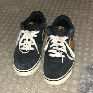 Nike skateboarding shoe